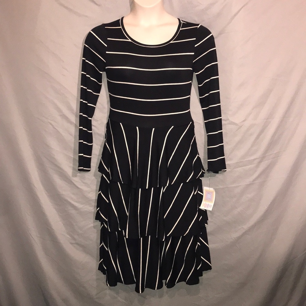 Lularoe Georgia medium nwt black with white stripe